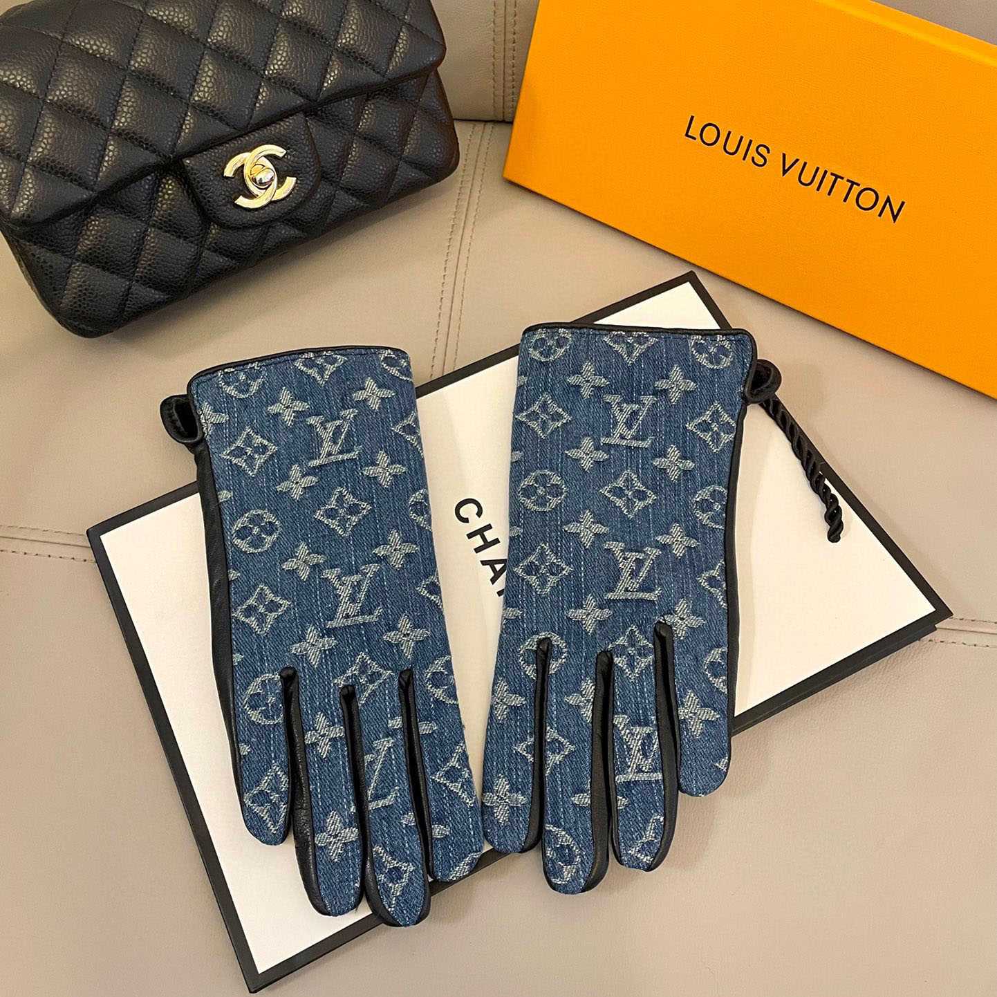 Louis Vuitton Gloves  - DesignerGu