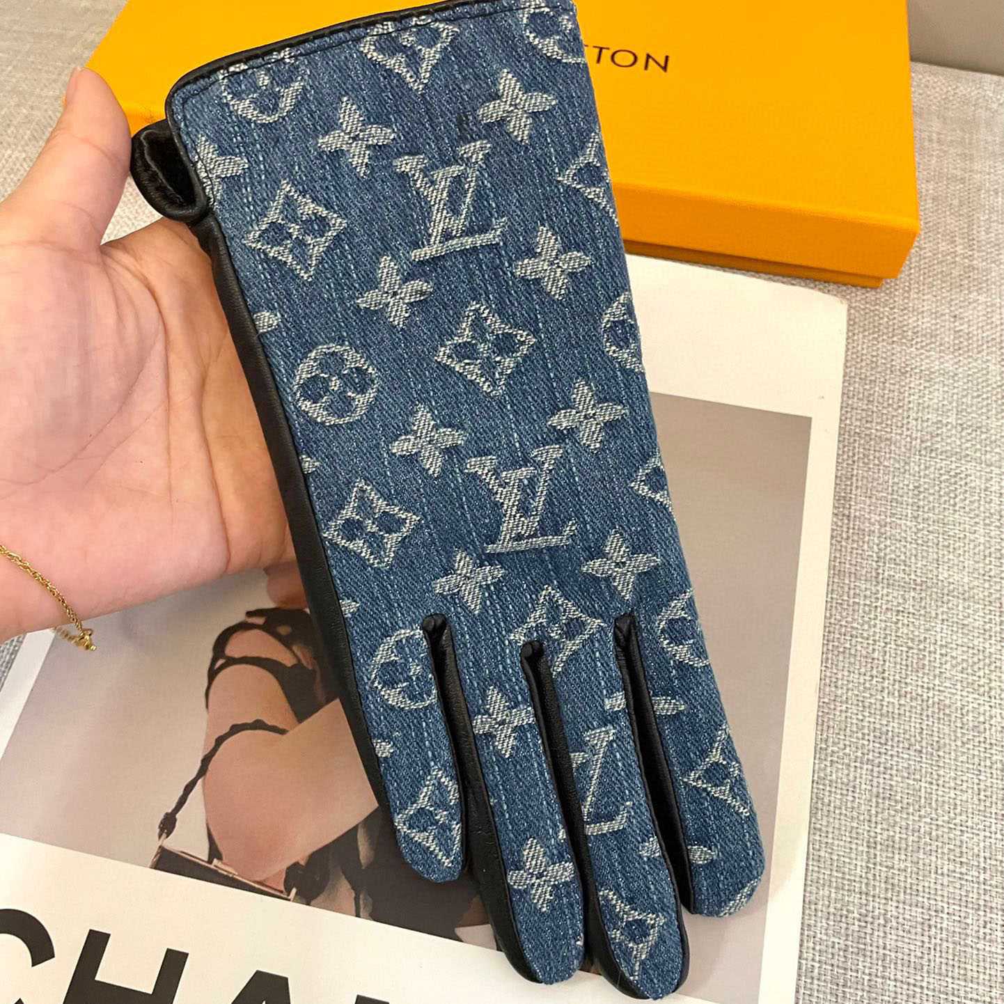 Louis Vuitton Gloves  - DesignerGu