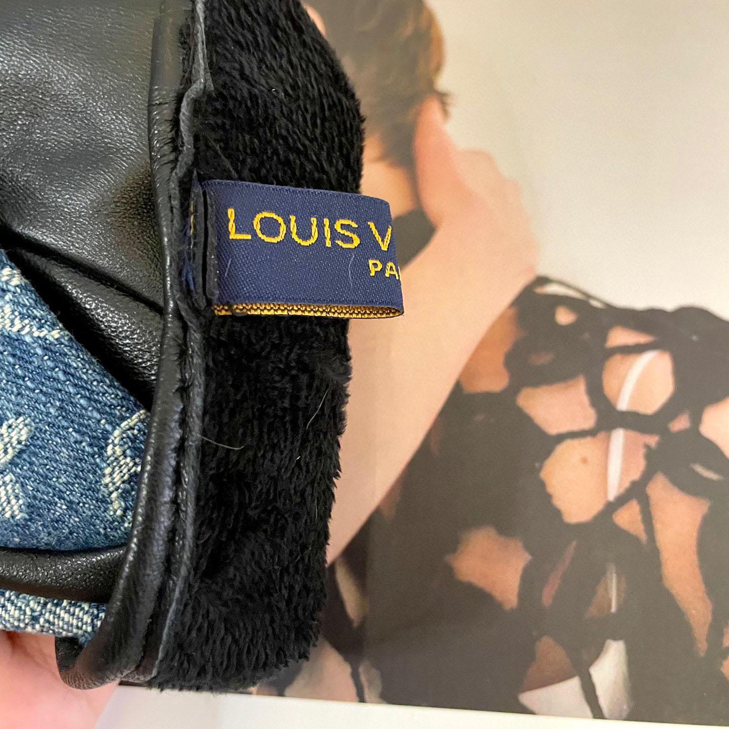 Louis Vuitton Gloves  - DesignerGu