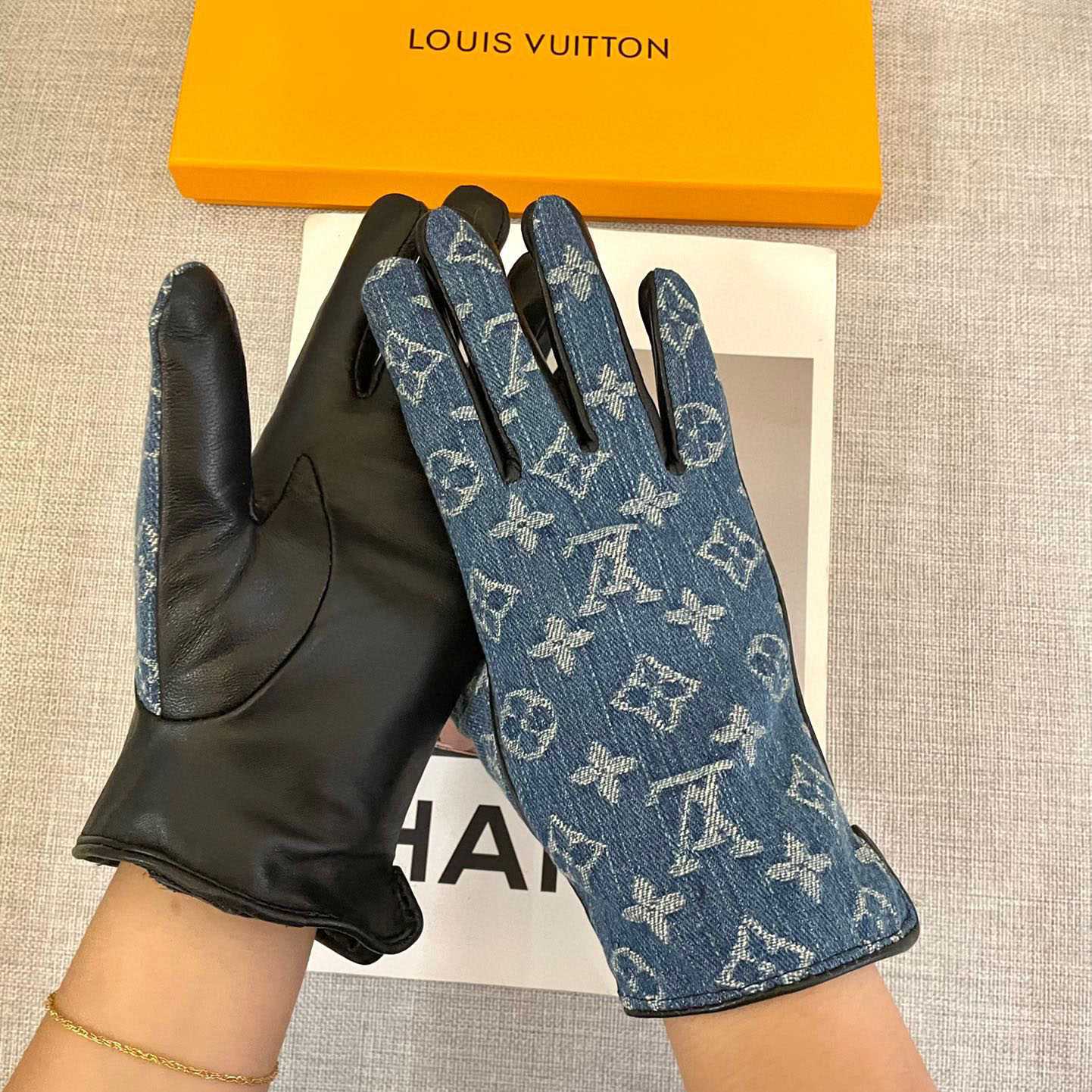 Louis Vuitton Gloves  - DesignerGu