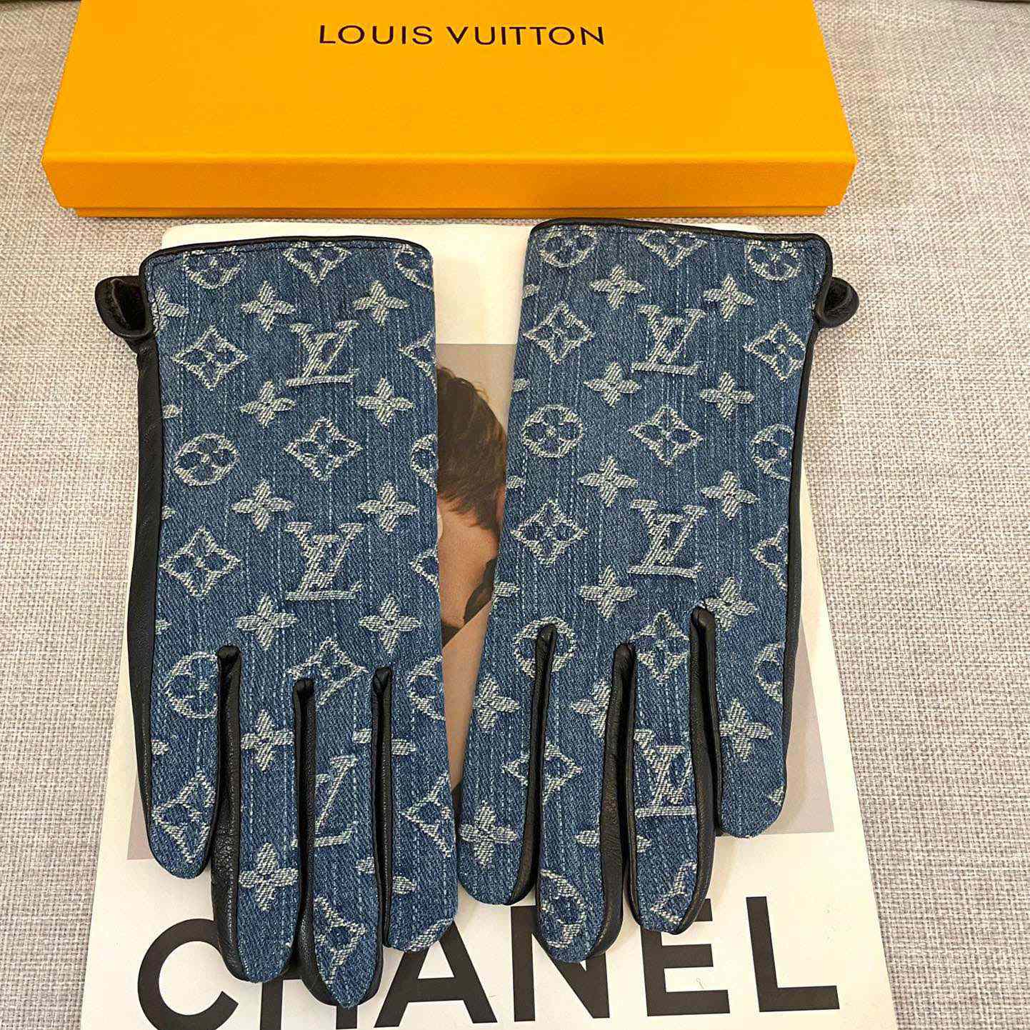 Louis Vuitton Gloves  - DesignerGu