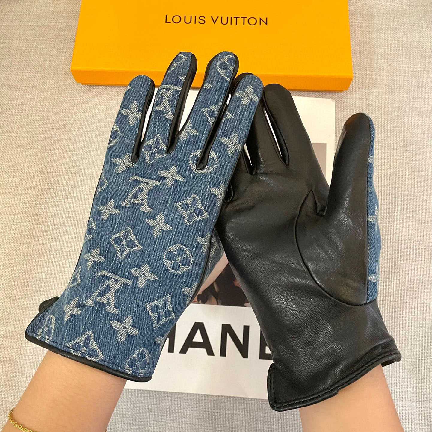 Louis Vuitton Gloves  - DesignerGu