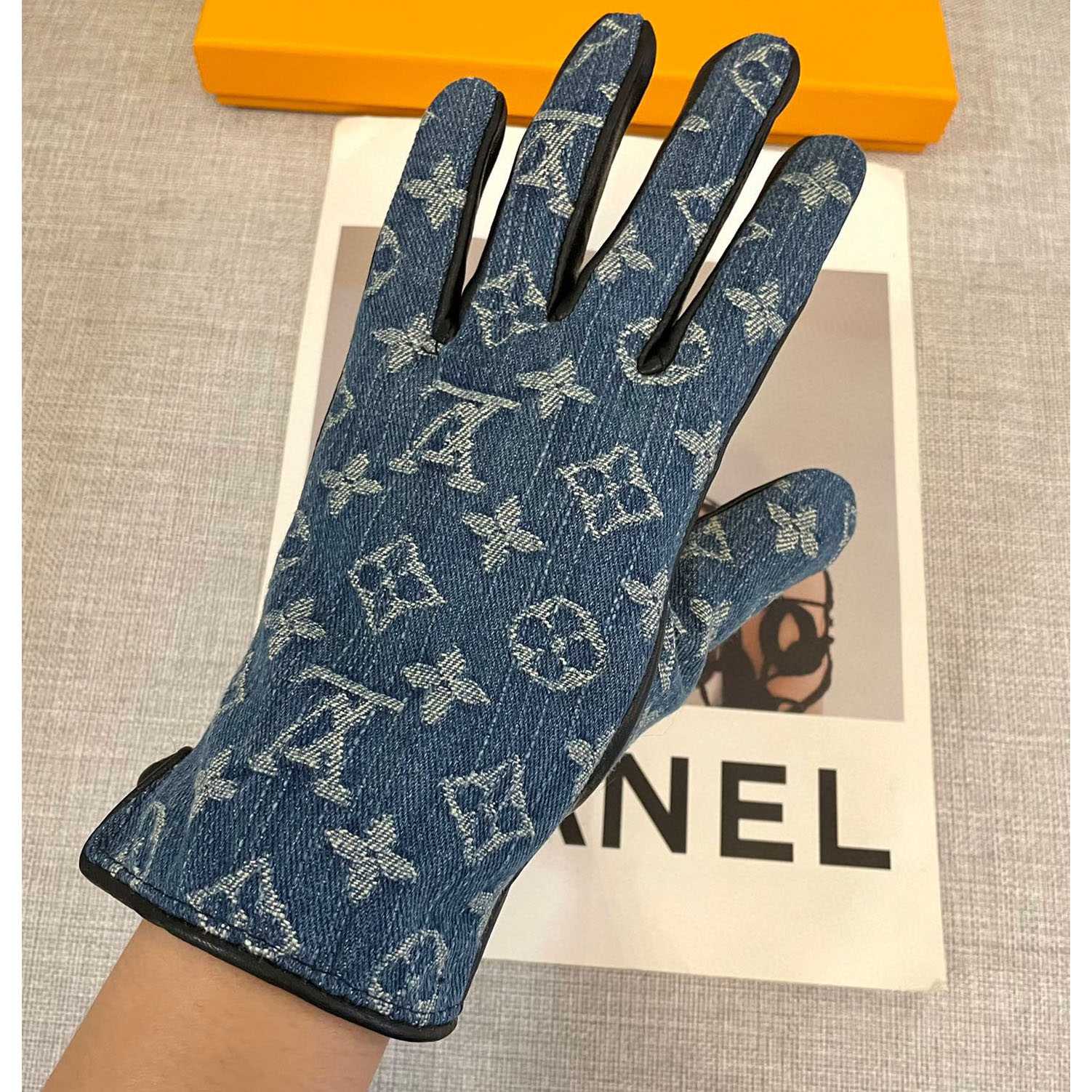 Louis Vuitton Gloves  - DesignerGu