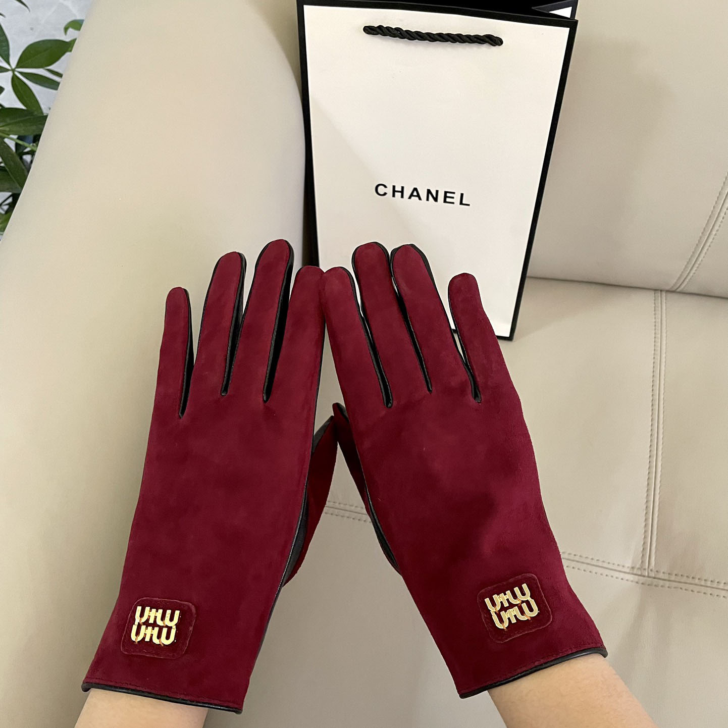 Miu Miu Gloves  - DesignerGu