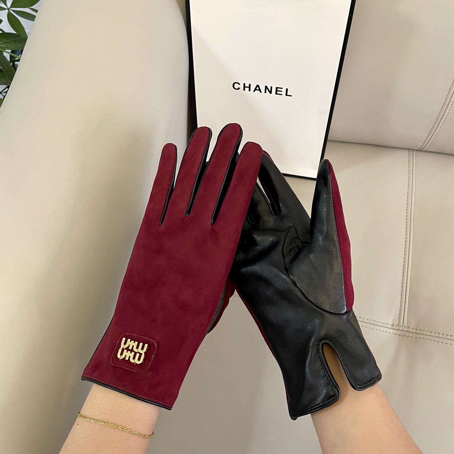 Miu Miu Gloves  - DesignerGu