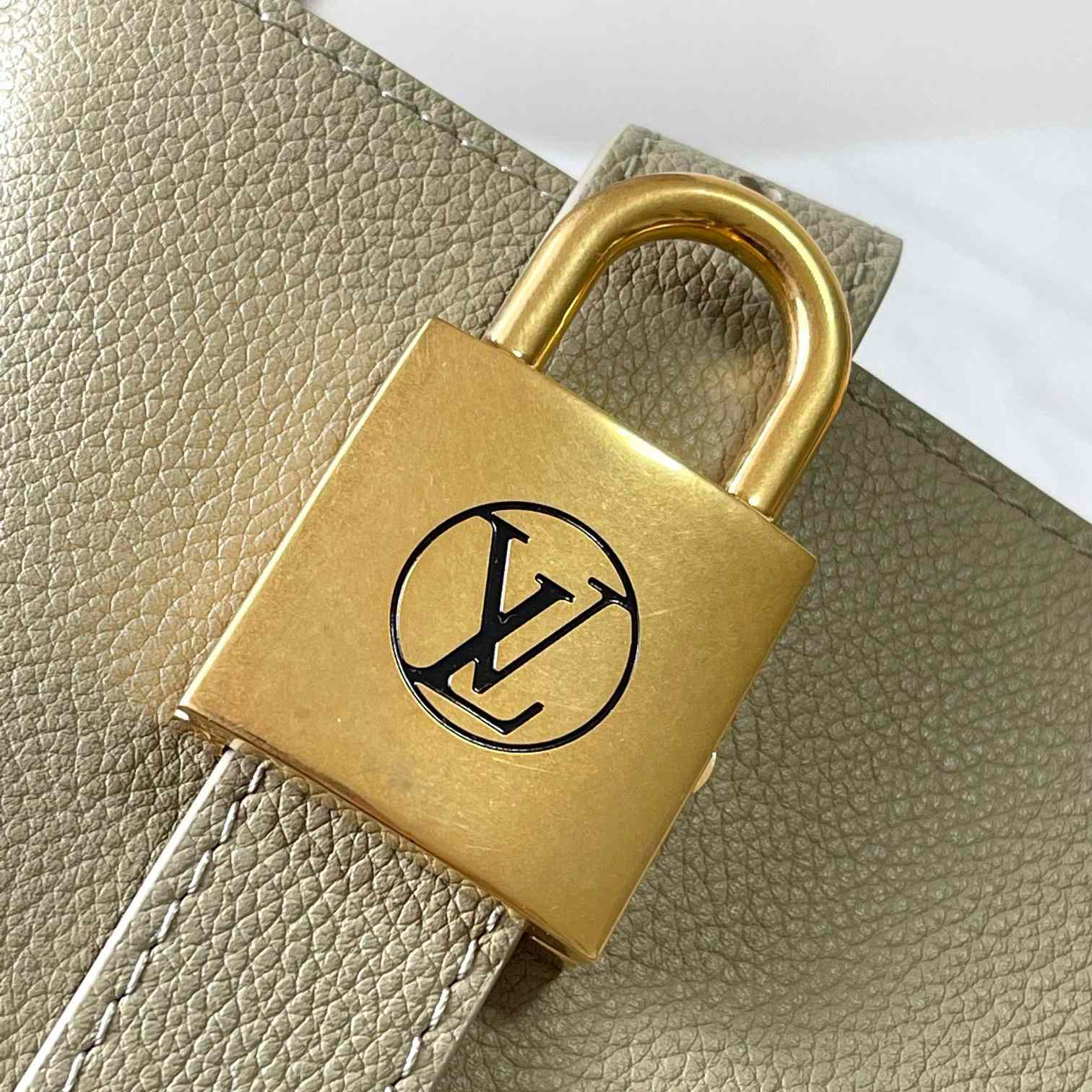 Louis Vuitton Low Key Cabas MM  M25343 - DesignerGu