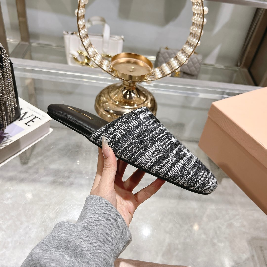 Miu Miu Wool slippers - DesignerGu