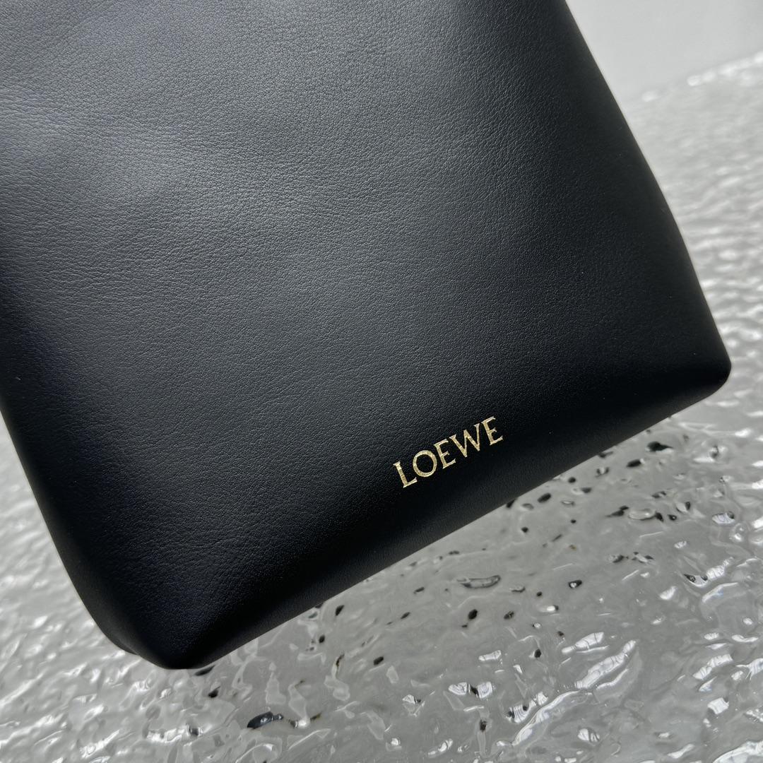 Loewe Pebble Pouch In Smooth Calfskin  - DesignerGu