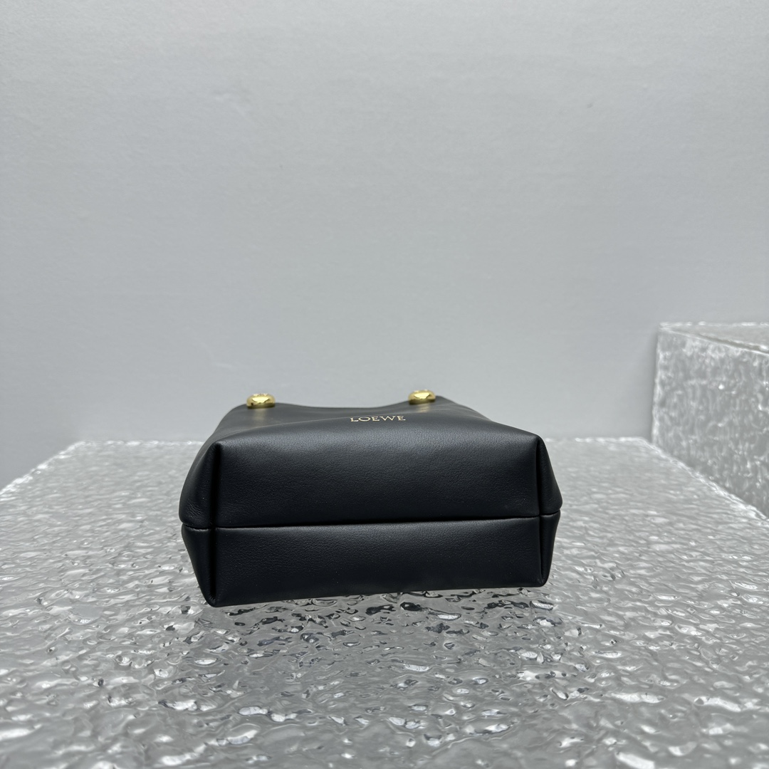 Loewe Pebble Pouch In Smooth Calfskin  - DesignerGu