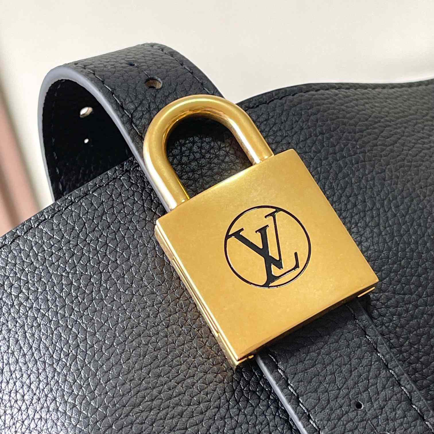 Louis Vuitton Low Key Cabas MM  M25341 - DesignerGu