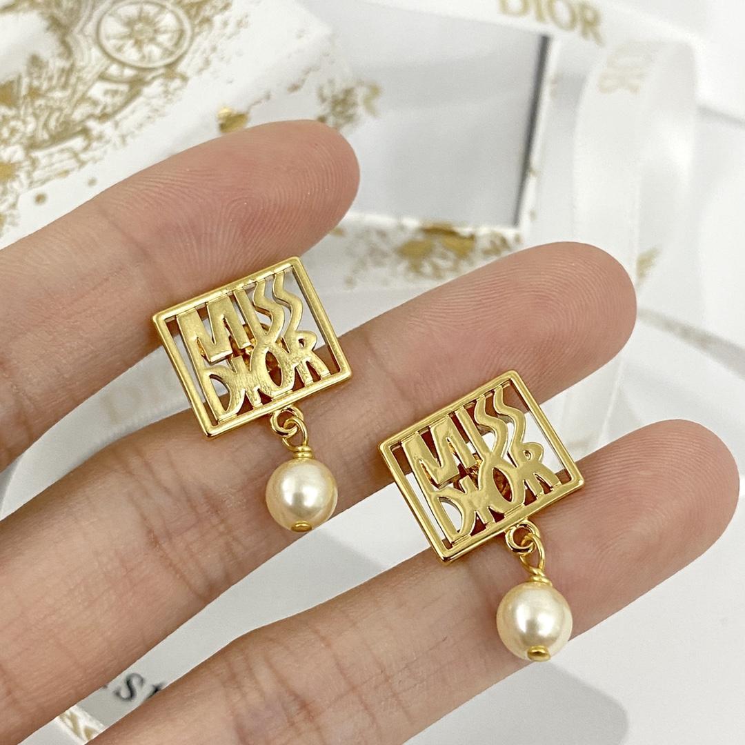 Dior Earrings - DesignerGu