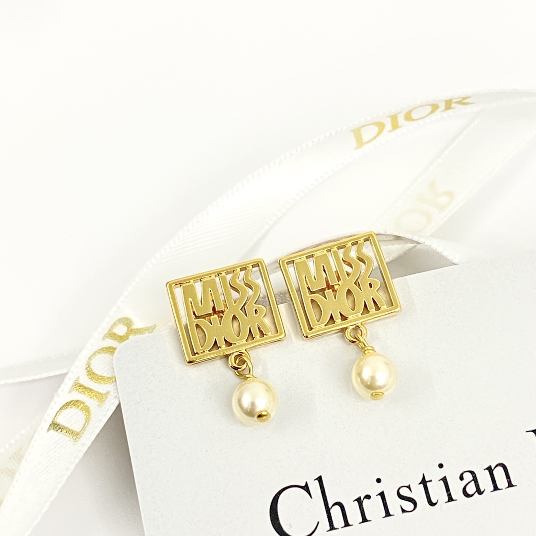 Dior Earrings - DesignerGu