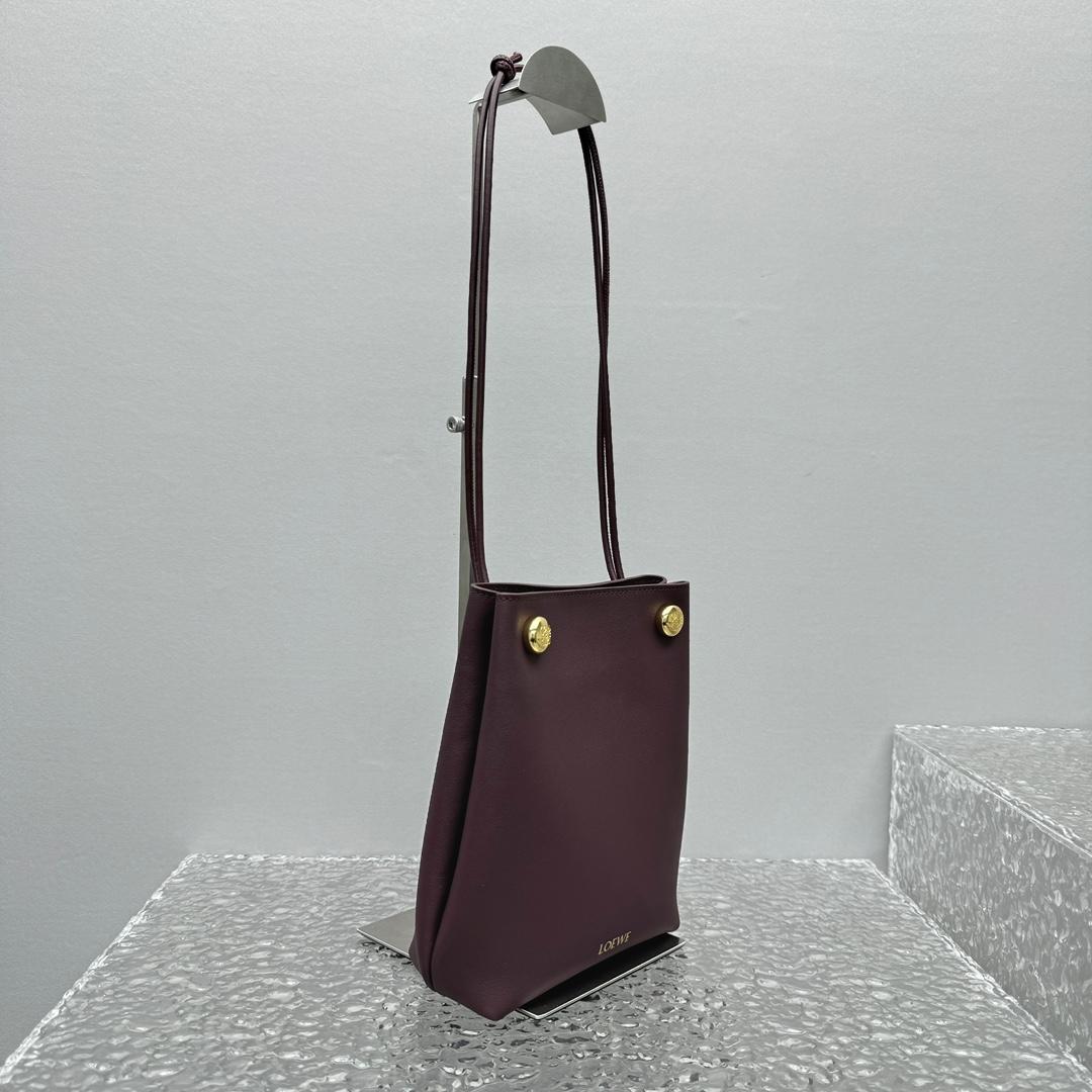 Loewe Pebble Pouch In Smooth Calfskin  - DesignerGu