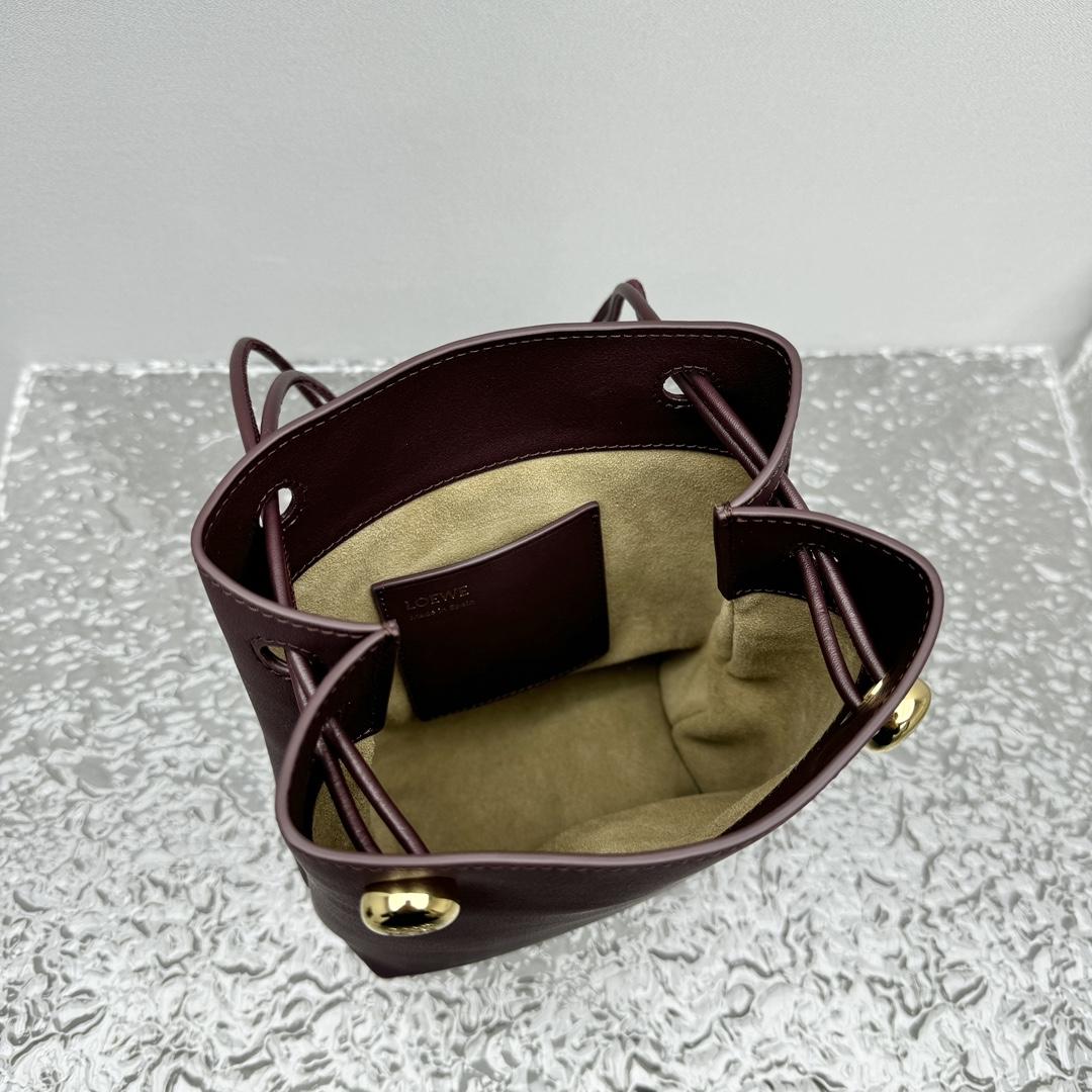 Loewe Pebble Pouch In Smooth Calfskin  - DesignerGu