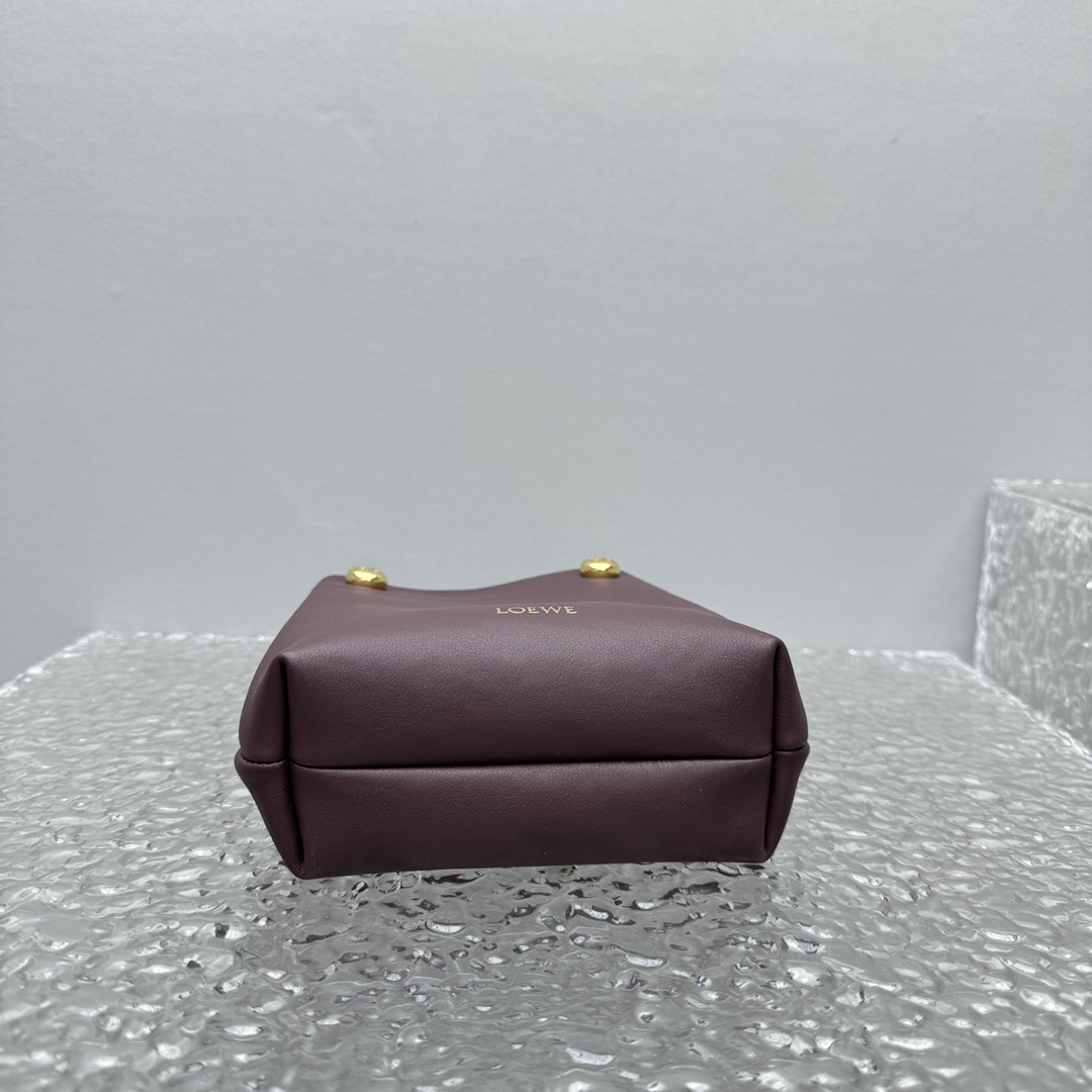 Loewe Pebble Pouch In Smooth Calfskin  - DesignerGu