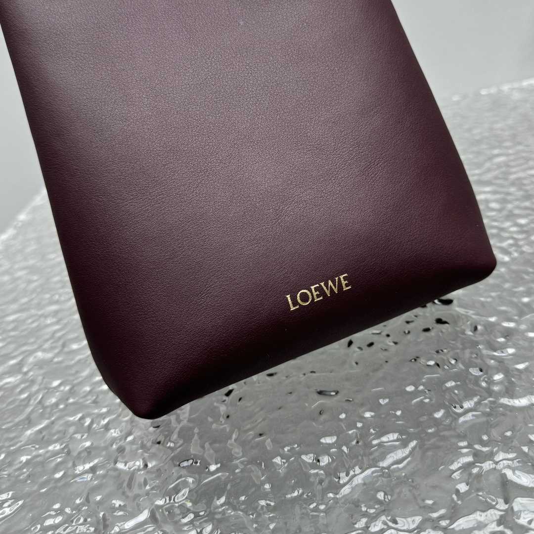 Loewe Pebble Pouch In Smooth Calfskin  - DesignerGu