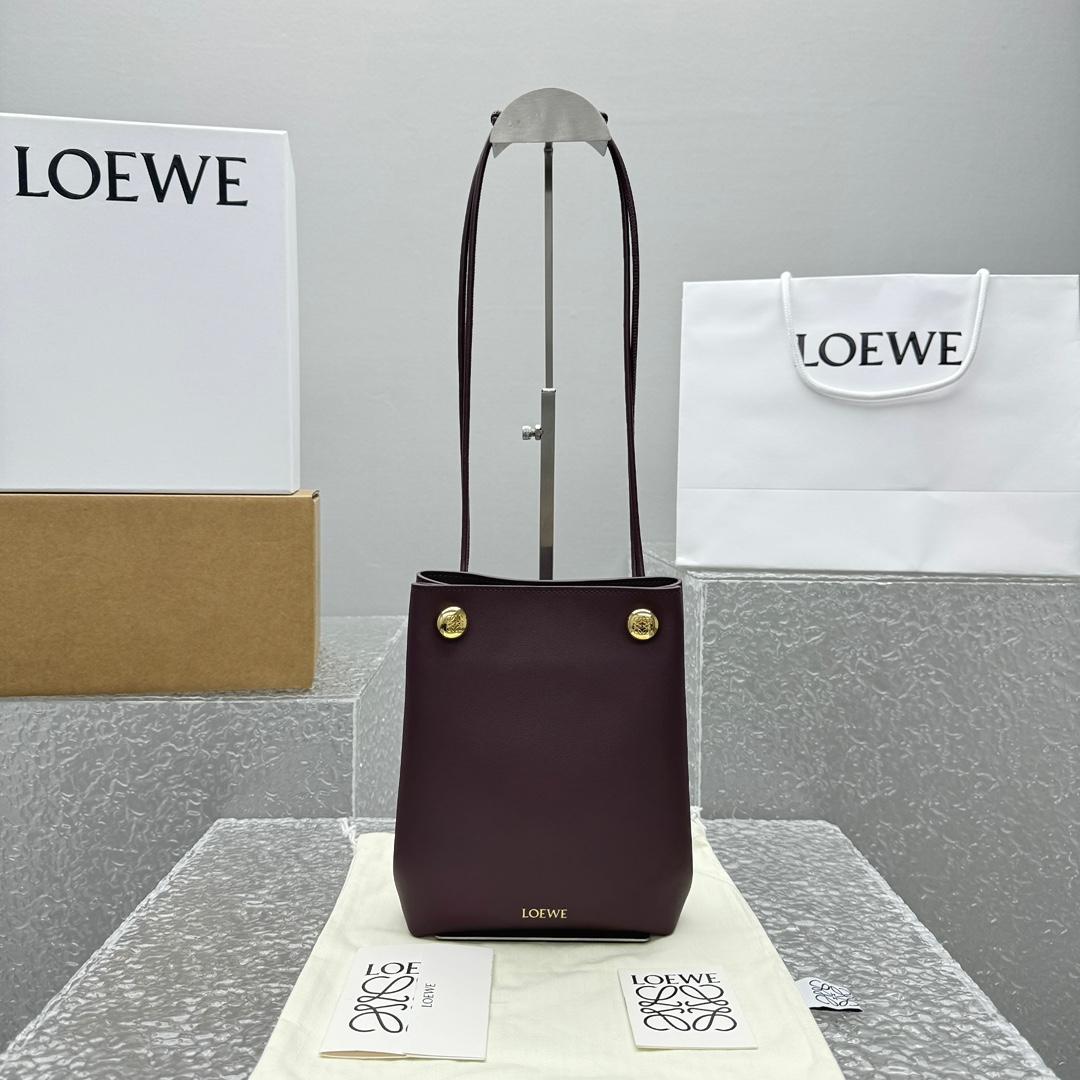 Loewe Pebble Pouch In Smooth Calfskin  - DesignerGu