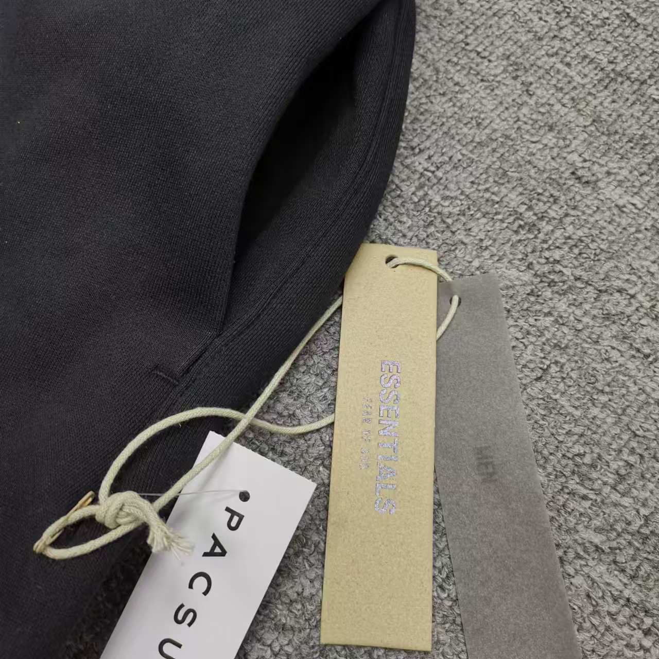 Fear of God Essentials Sweatpants - DesignerGu