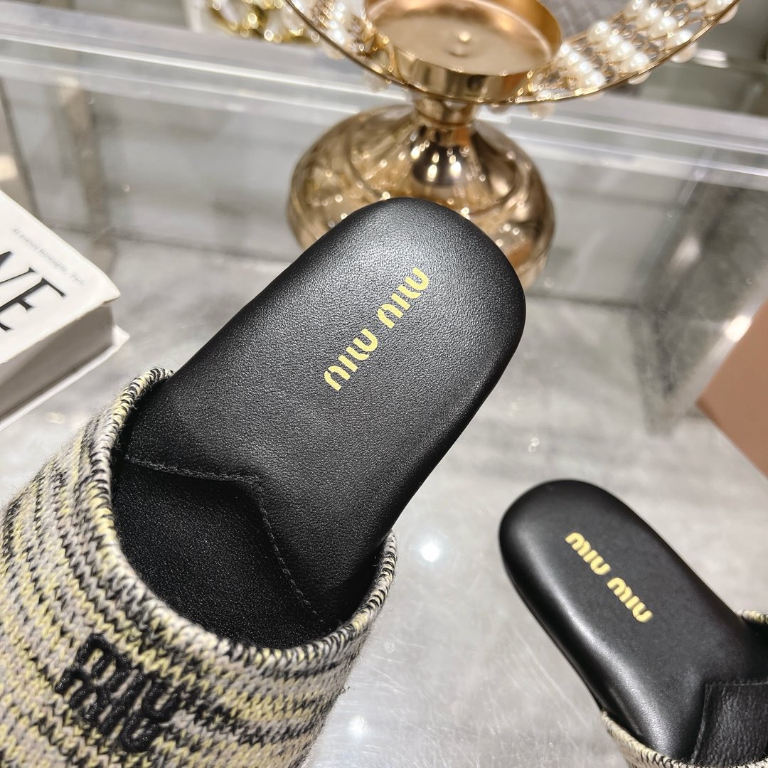 Miu Miu Wool slippers - DesignerGu