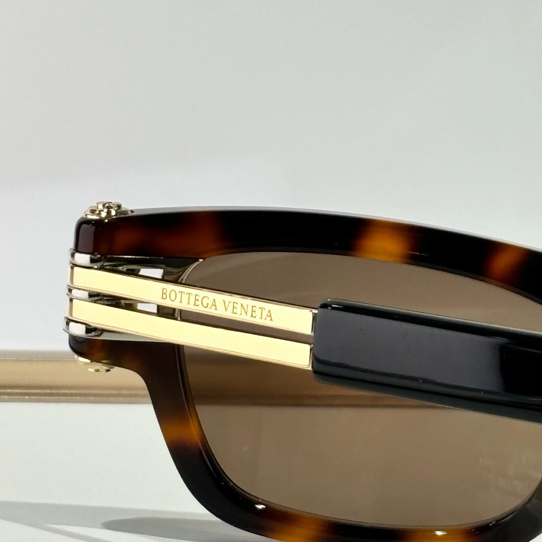 Bottega Veneta Bolt Squared Sunglasses - DesignerGu