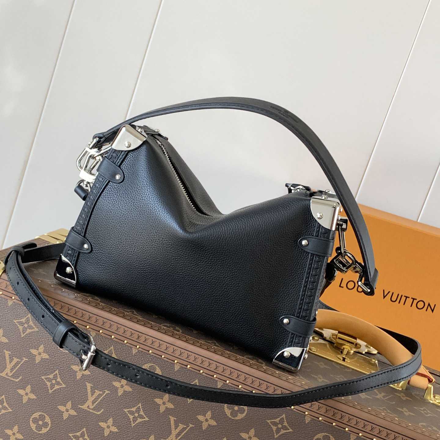 Louis Vuitton Side Trunk MM   M25160 - DesignerGu