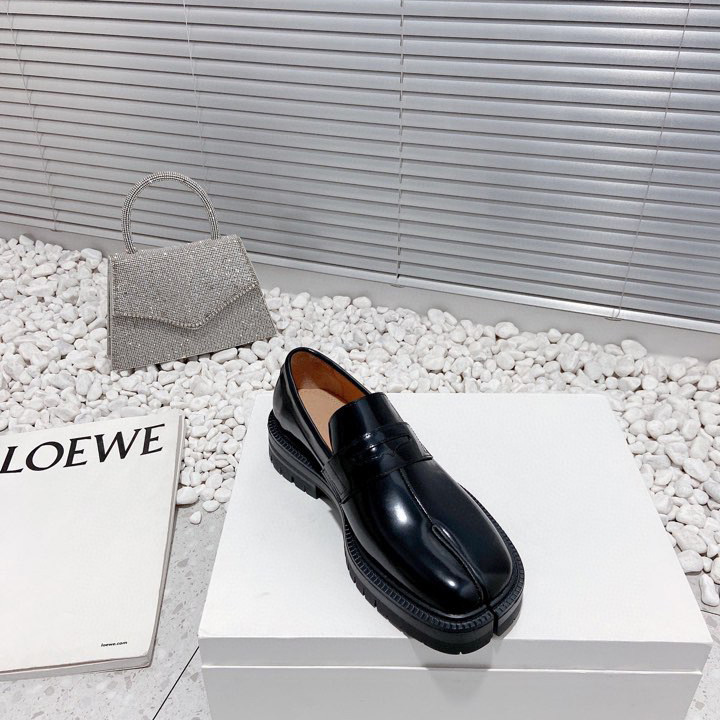 Maison Margiela Tabi Leather Loafers - DesignerGu