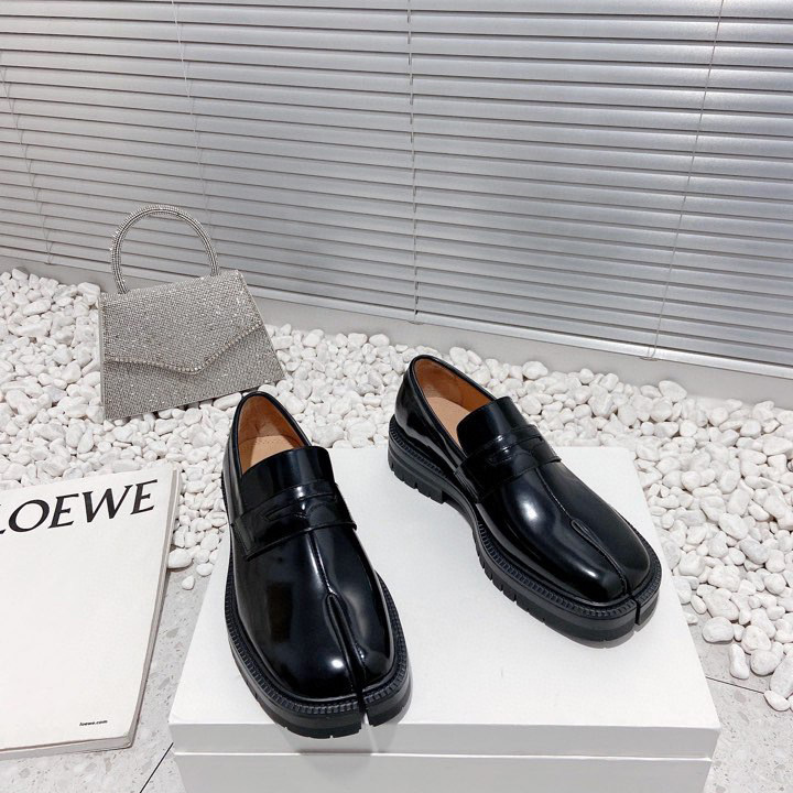 Maison Margiela Tabi Leather Loafers - DesignerGu