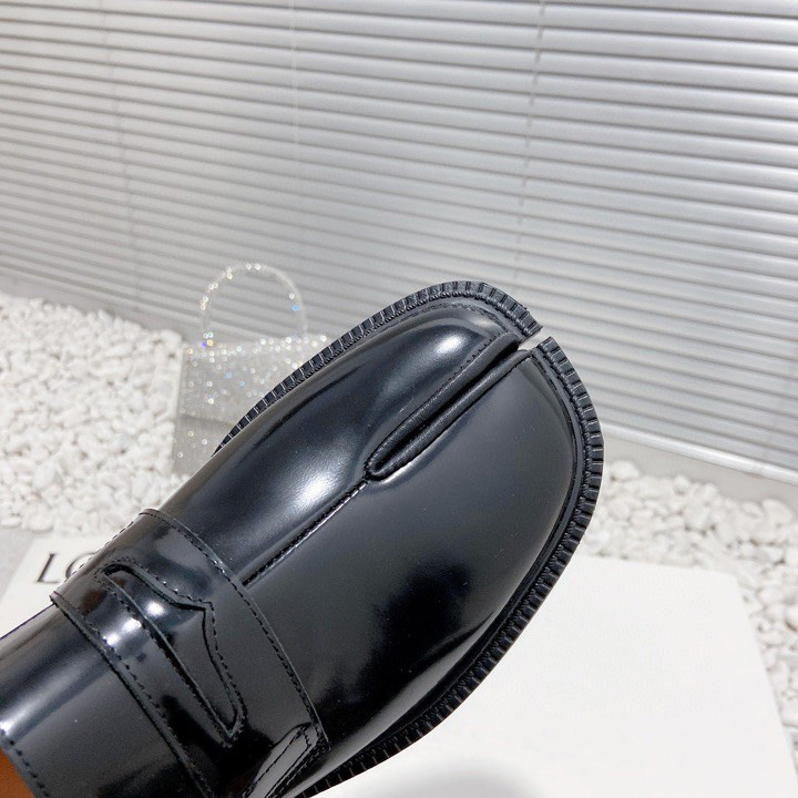 Maison Margiela Tabi Leather Loafers - DesignerGu