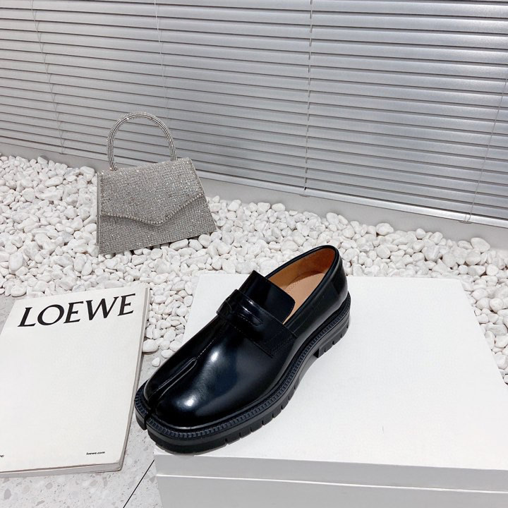 Maison Margiela Tabi Leather Loafers - DesignerGu