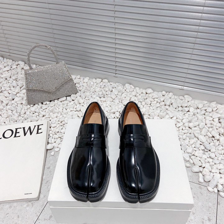 Maison Margiela Tabi Leather Loafers - DesignerGu