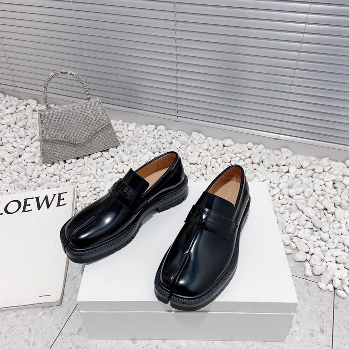 Maison Margiela Tabi Leather Loafers - DesignerGu