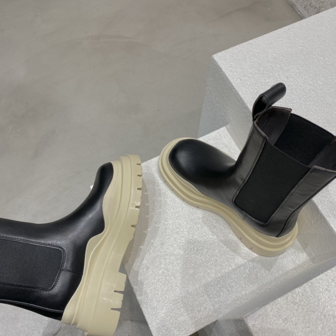 Bottega Veneta Tire Chelsea Boot - DesignerGu