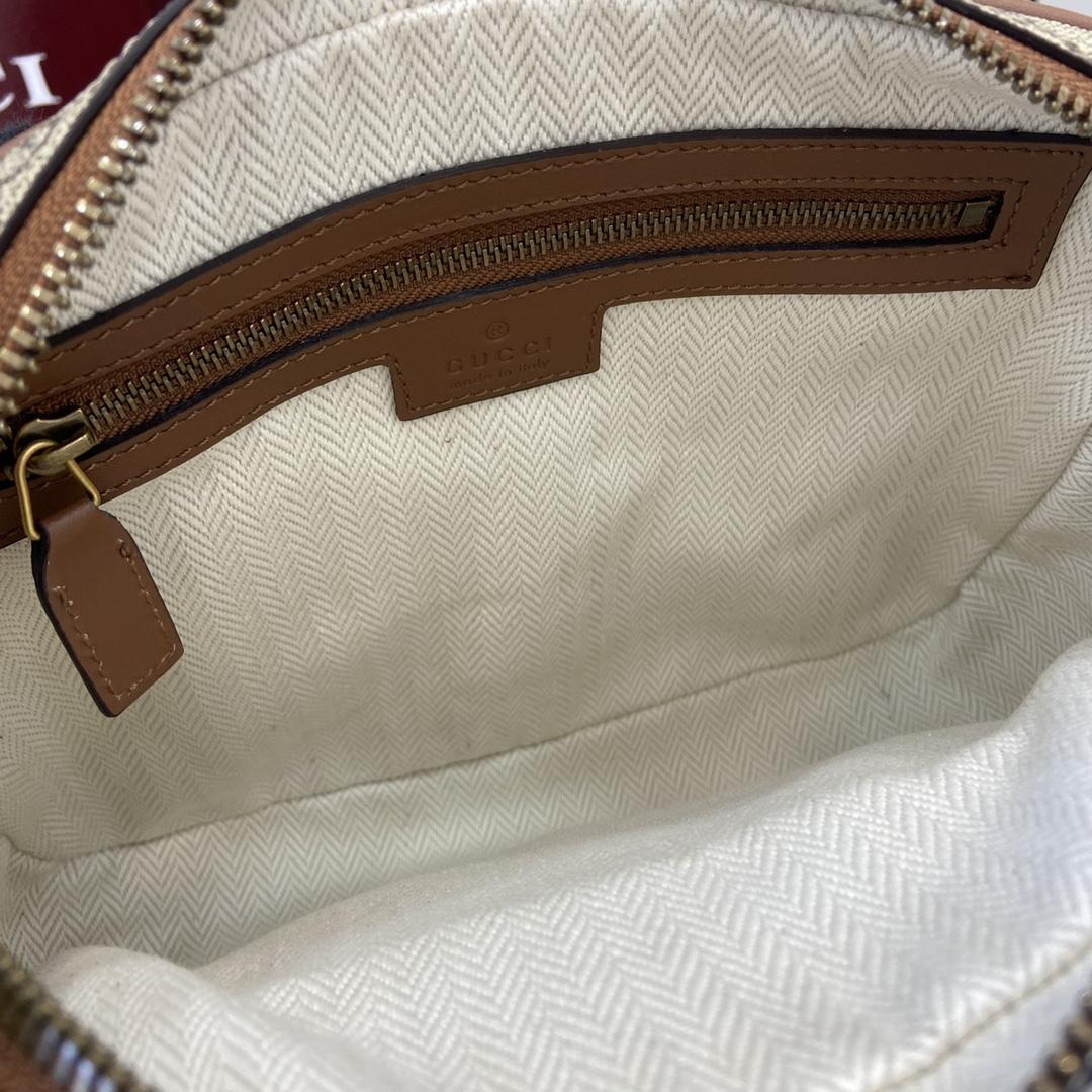 Gucci GG Emblem Medium Crossbody Bag - DesignerGu