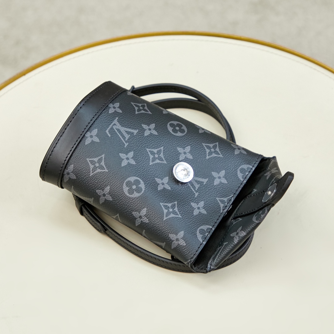 Louis Vuitton Envelope Pouch  M11613 - DesignerGu