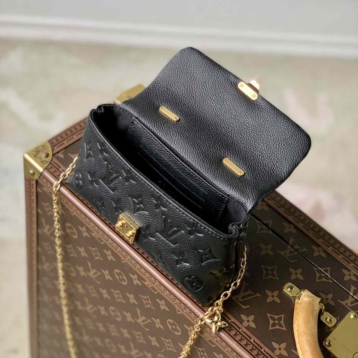 Louis Vuitton Nano Madeleine  M12144 - DesignerGu