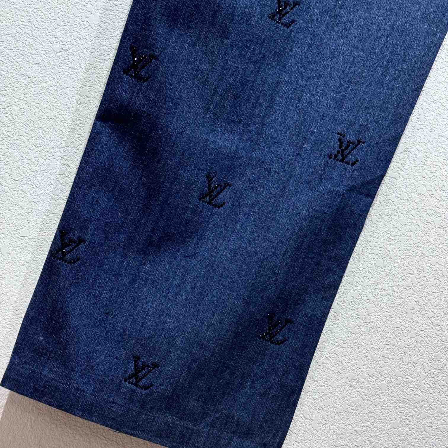 Louis Vuitton LV Blason Embellished Denim Pants  1AGIUN - DesignerGu