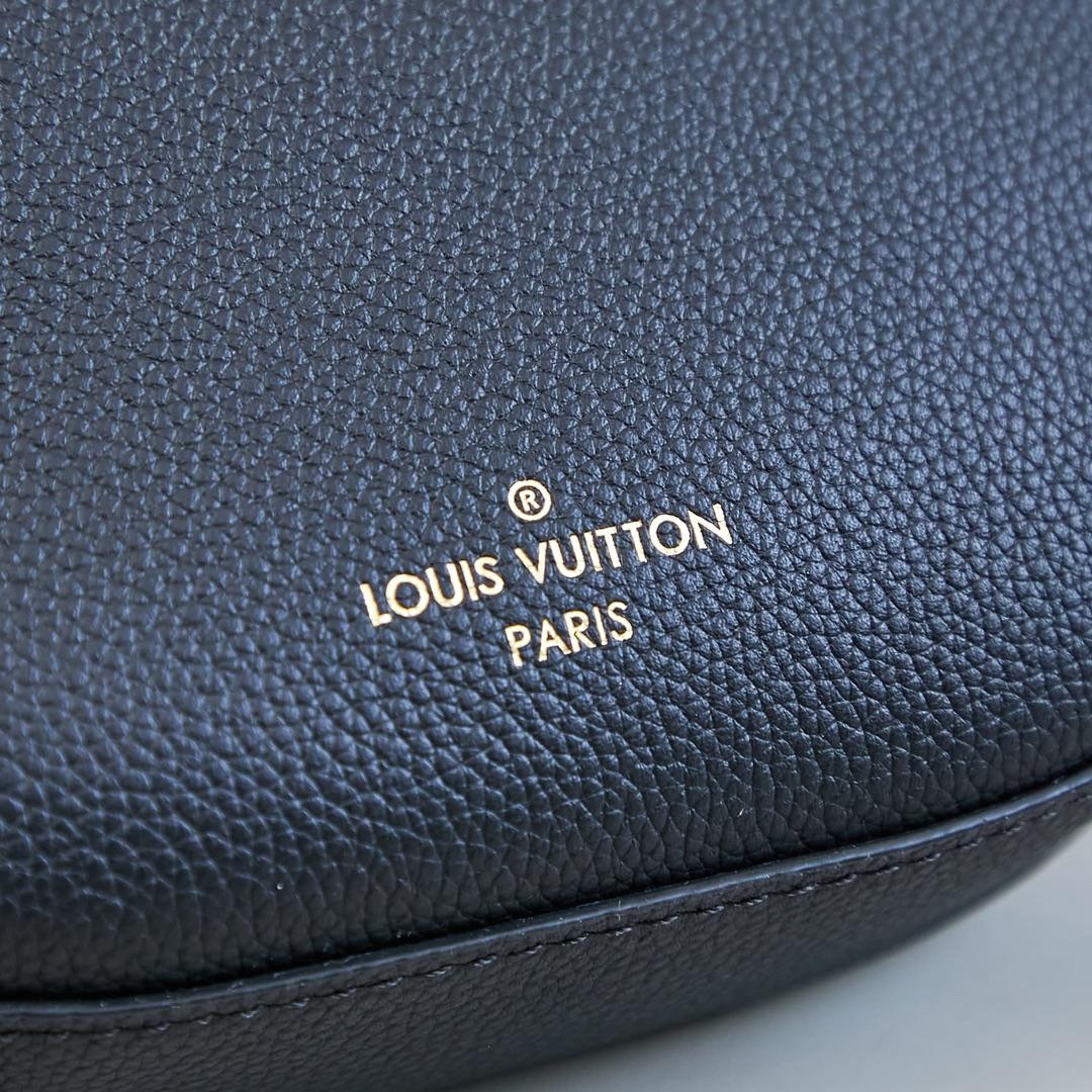 Louis Vuitton Low Key Bumbag   M11429 - DesignerGu