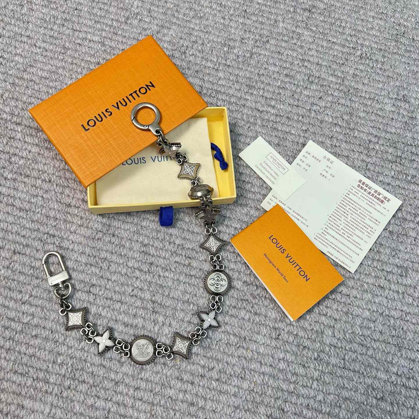 Louis Vuitton Western Chain Belt And Bag Charm   M02031 - DesignerGu