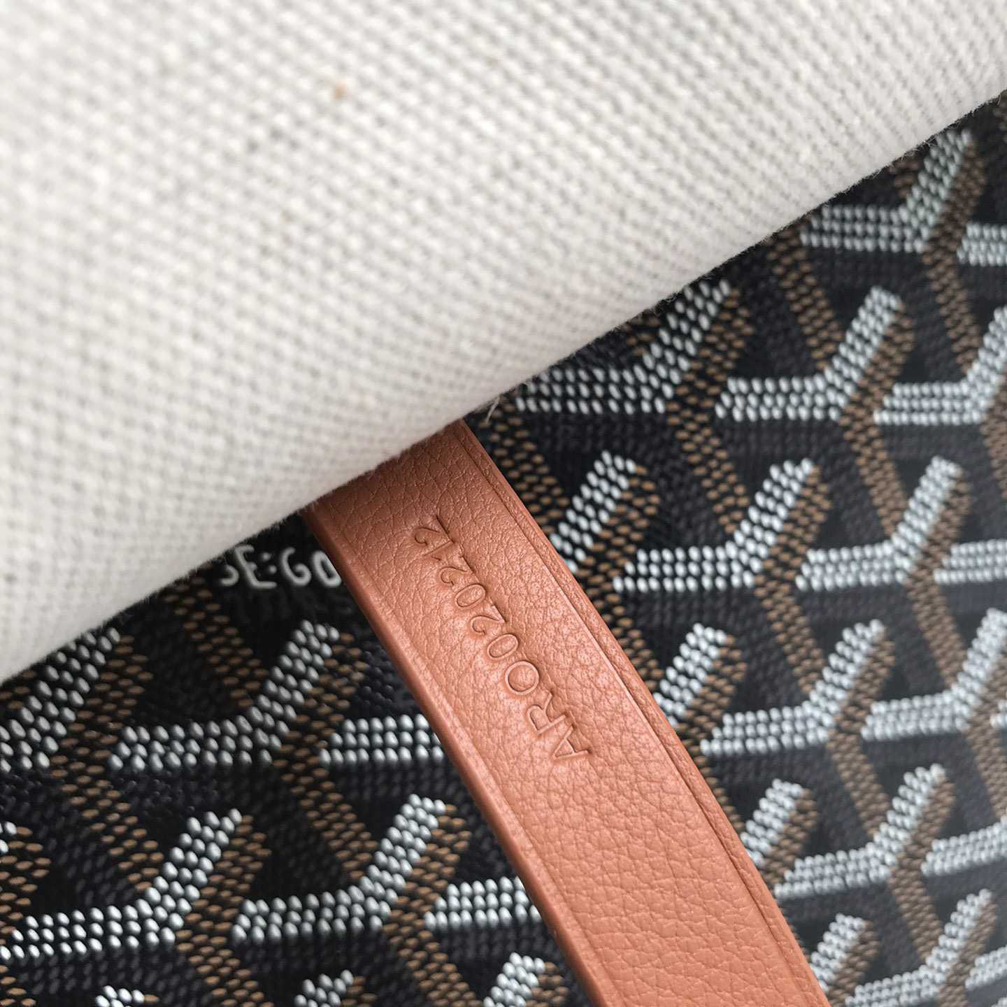 Goyard Capetien MM Messenger Bag   - DesignerGu