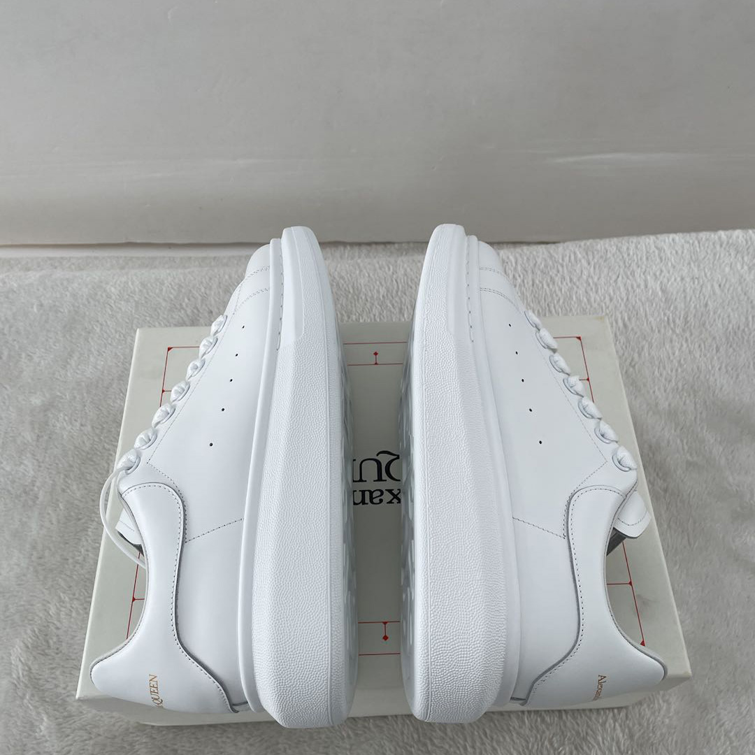 Alexander Mqueen Sneakers In White - DesignerGu