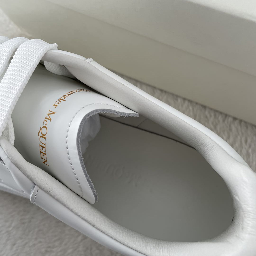 Alexander Mqueen Sneakers In White - DesignerGu