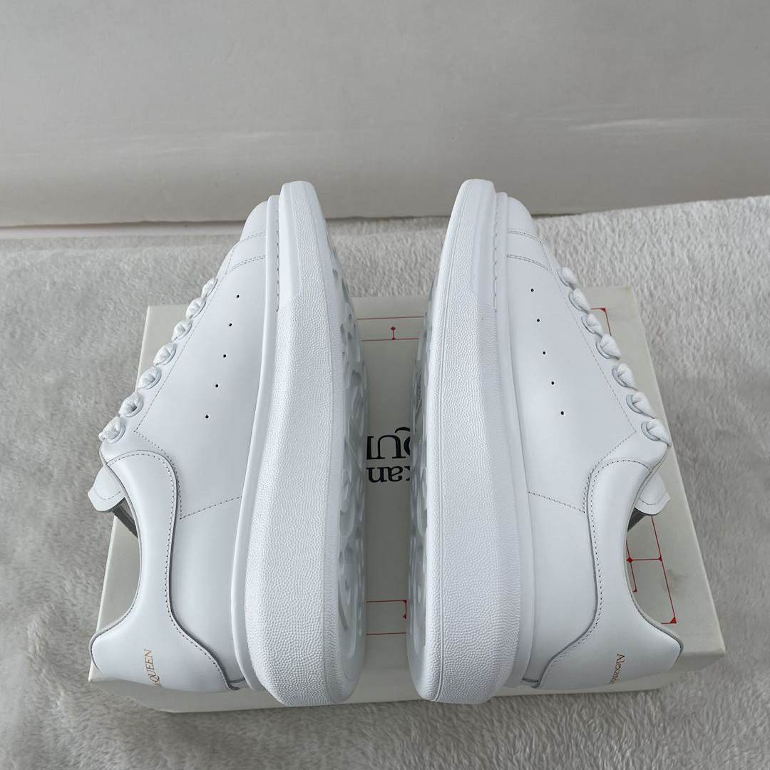 Alexander Mqueen Sneakers In White - DesignerGu