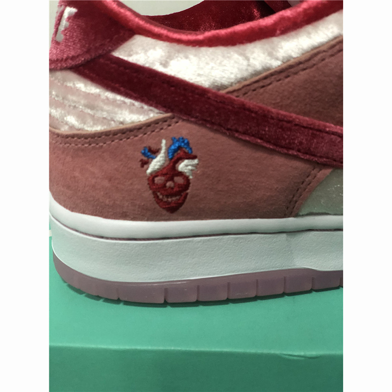 Strange Love X Nike SB Dunk Low  - DesignerGu