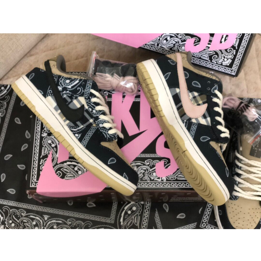 Travis Scott X Nike SB Dunk Low  - DesignerGu