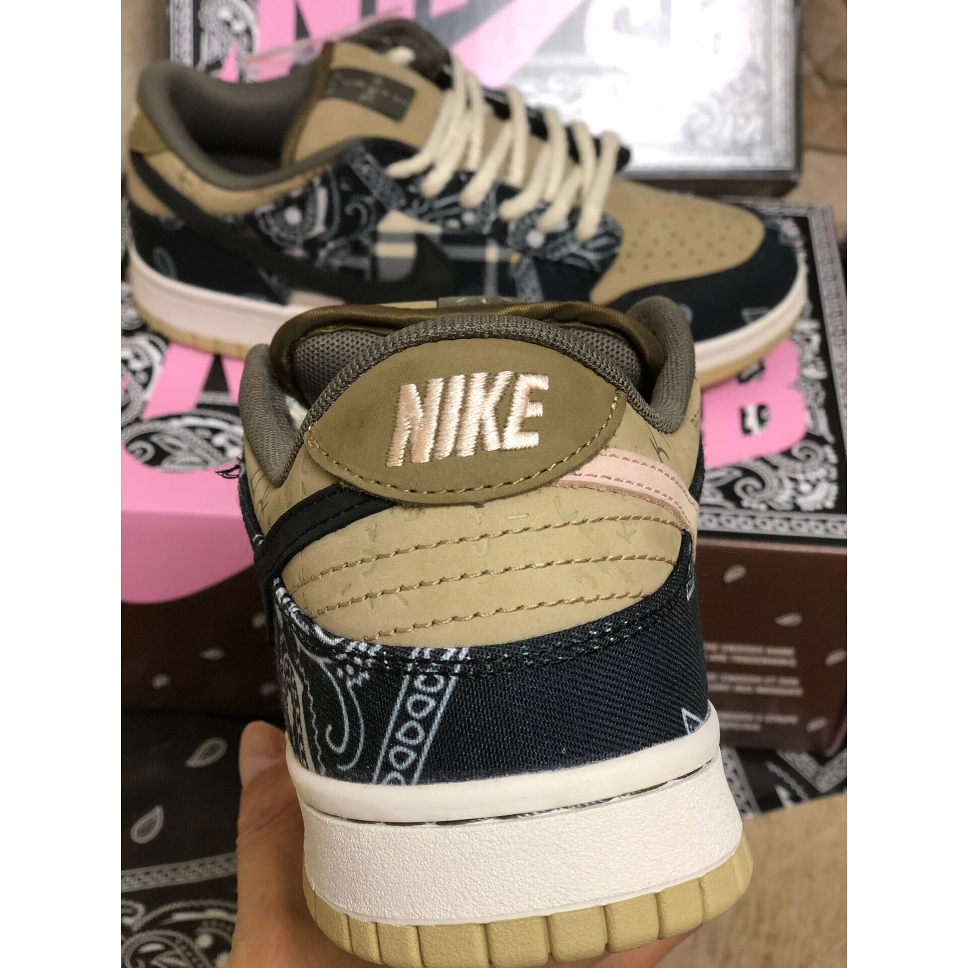 Travis Scott X Nike SB Dunk Low  - DesignerGu