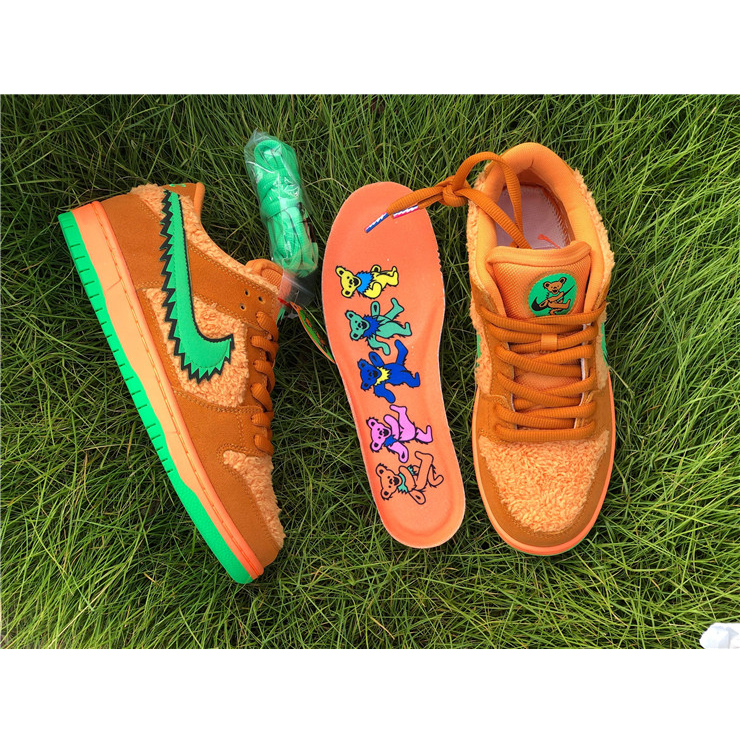 Grateful Dead X Nike SB Dunk Low 