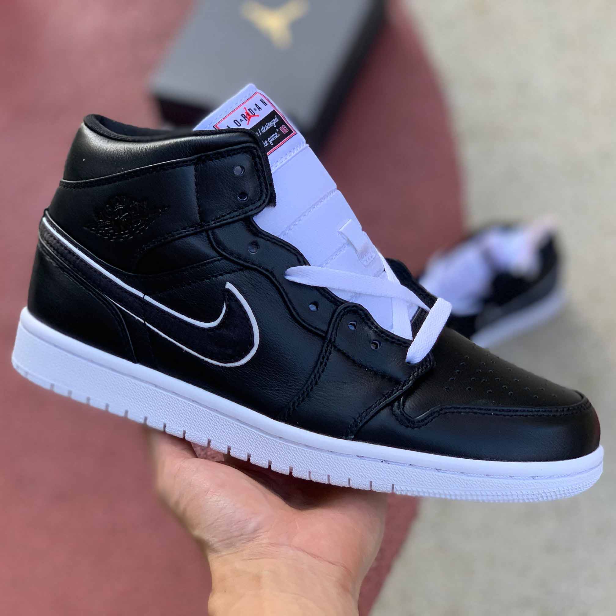 Air Jordan 1 Retro Mid 