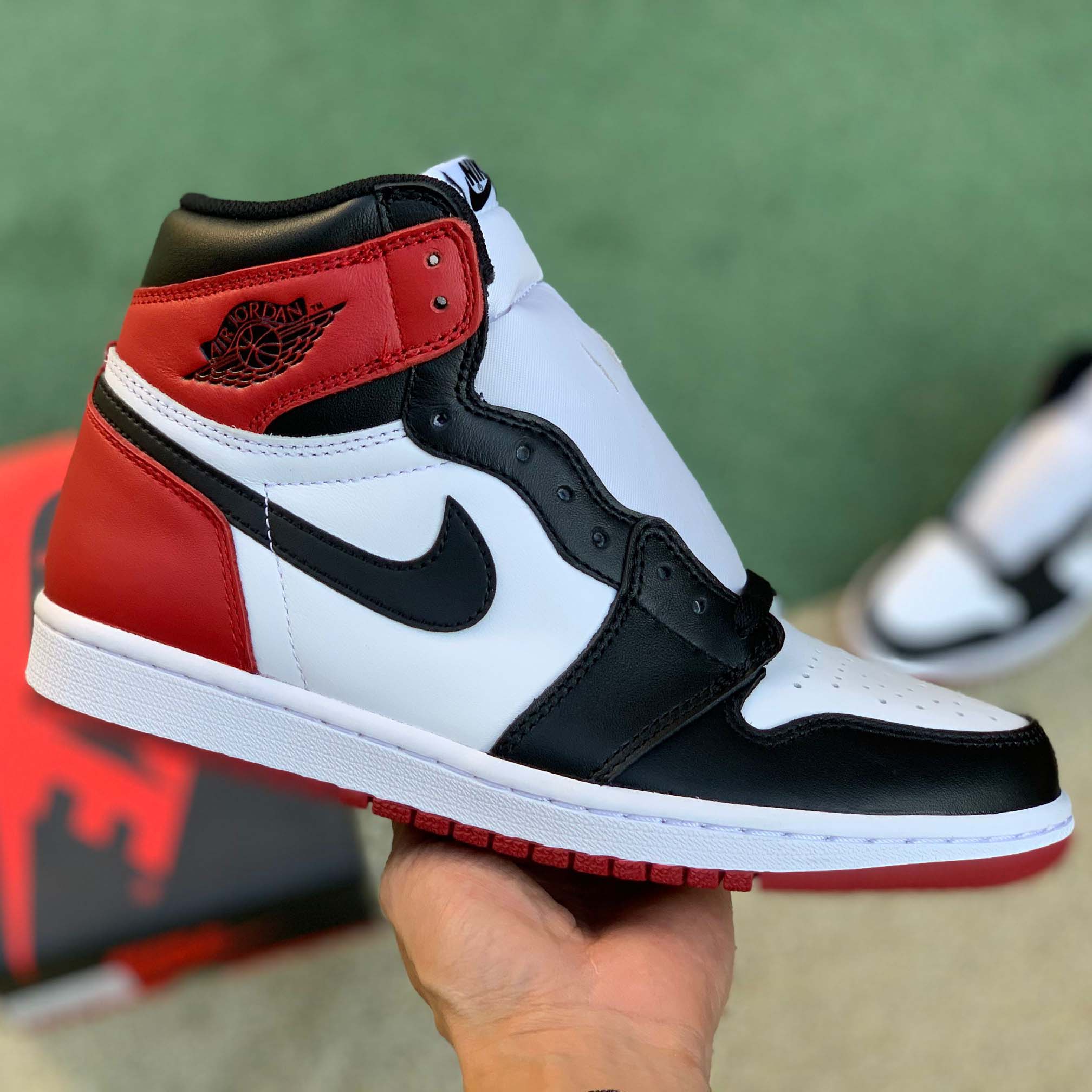 Jordan Air 1 Retro Black Toe 555088-125 - DesignerGu