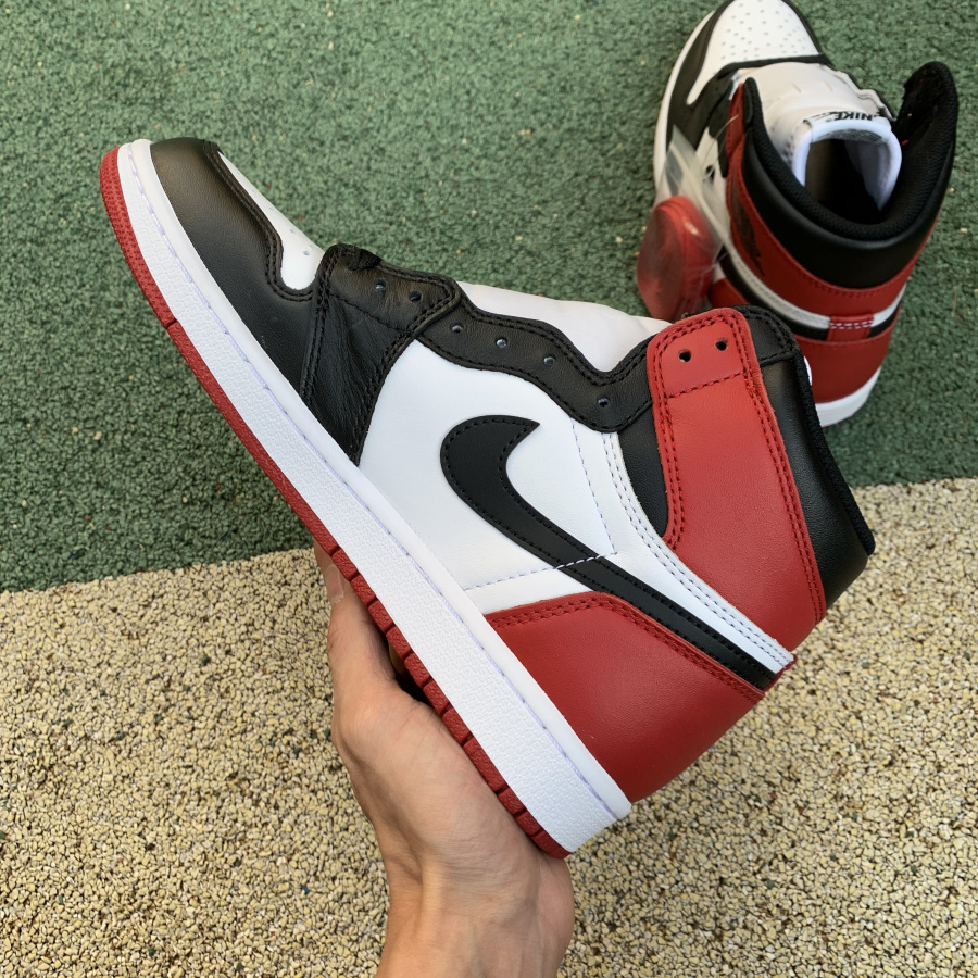 Jordan Air 1 Retro Black Toe 555088-125 - DesignerGu