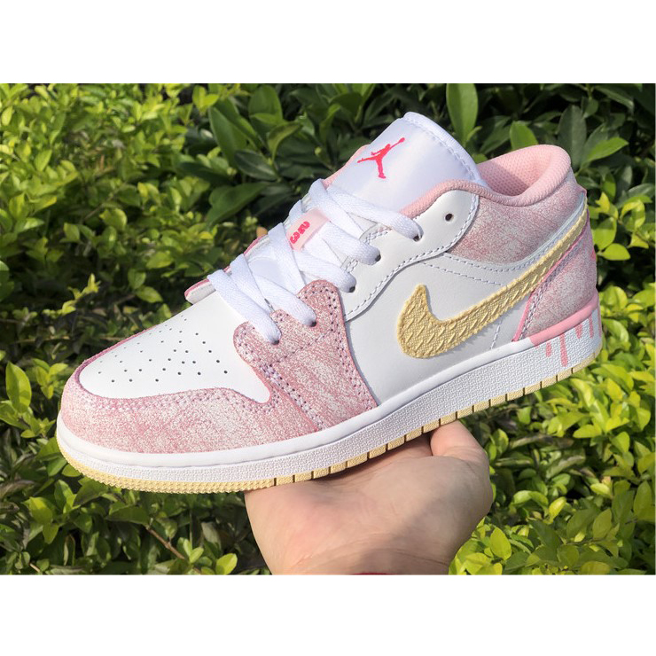 Jordan Air 1 Low GS Arctic Punch Paint CW7104-601 - DesignerGu